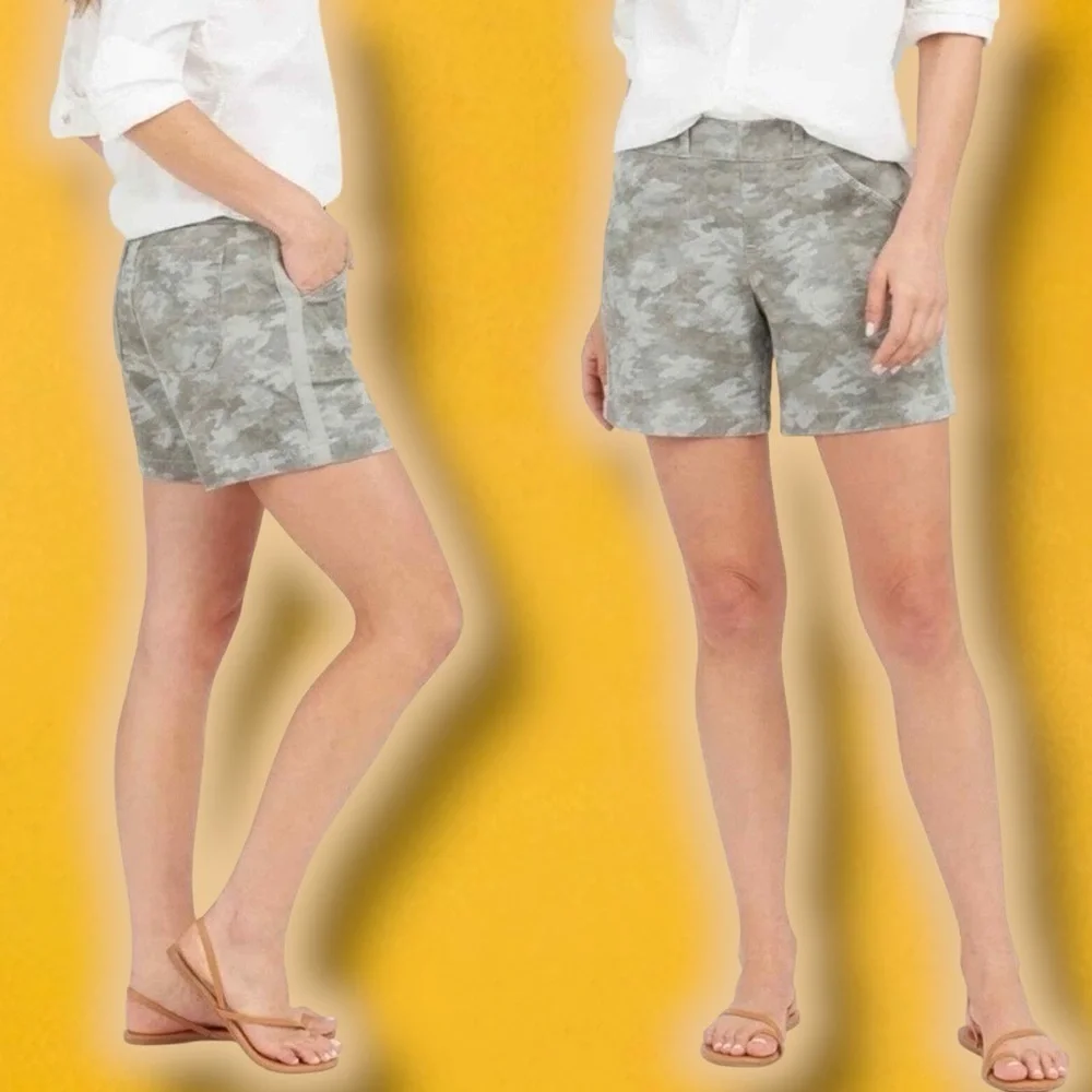 Spanx ‘Stretch Twill Pull-On Shorts’ in “Stone Wash Camo” Size Medium